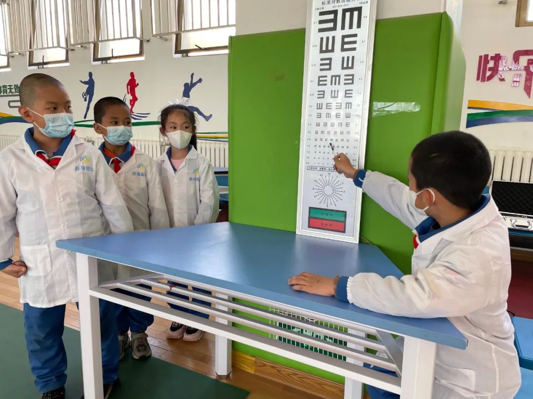 眼科小醫生職業體驗活動進校園，愛護眼睛從小做起!