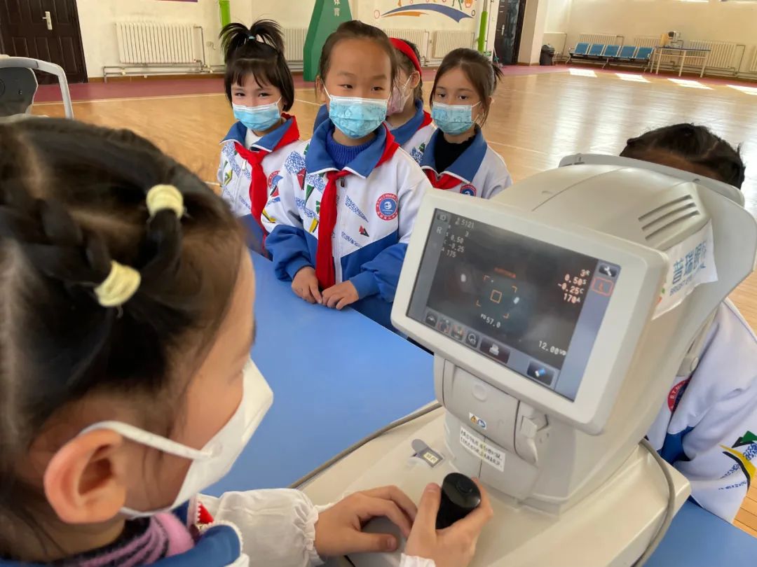 眼科小醫生職業體驗活動進校園，愛護眼睛從小做起!